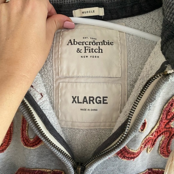 Vintage Y2K Abercrombie & Fitch Gray Muscle Hoodie with Red Patch size XL - Picture 3 of 5